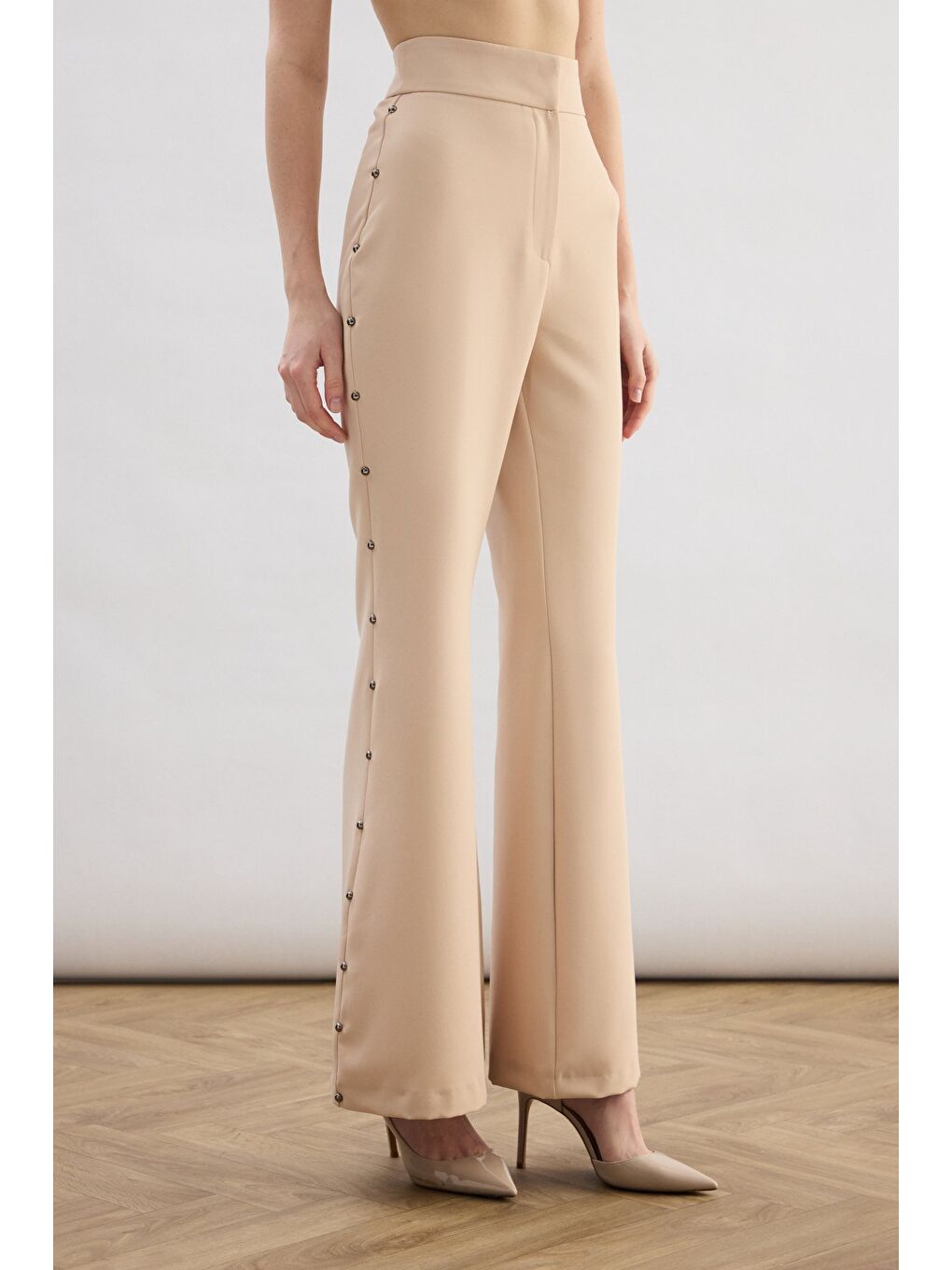 Yanları İnci Aksesuarlı Pantolon - Bej-3