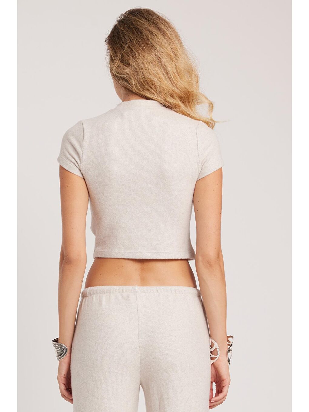 Kadın Slim Fit Dar Kesim Yarım Balıkçı Yaka Kısa Kollu Bej Bluz-6