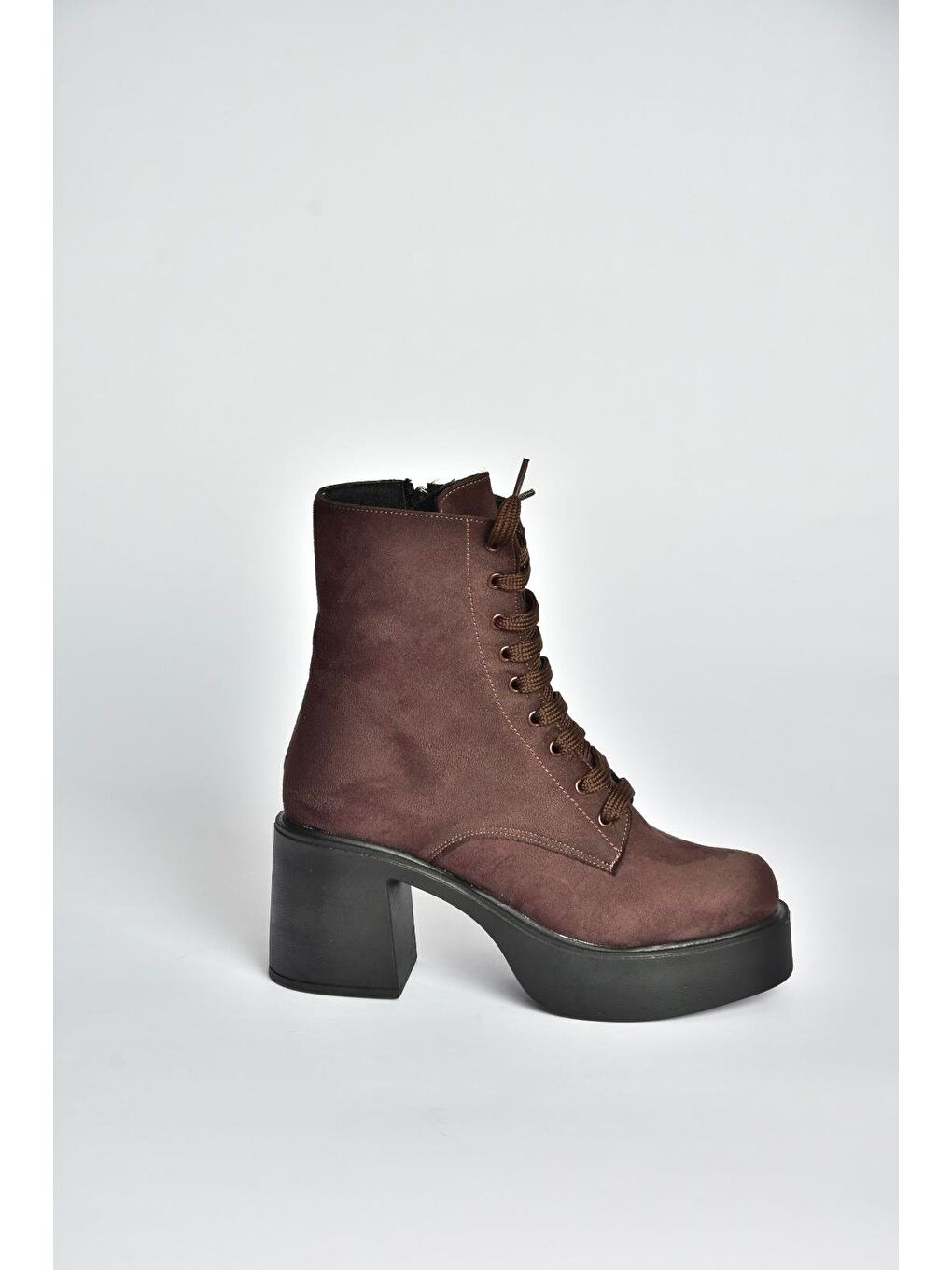 Kahverengi Kadın Bot V726681502-5