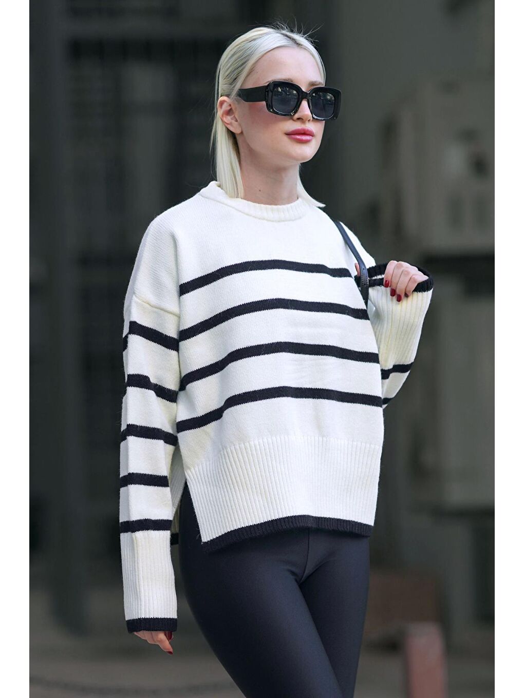 Beyaz Bisiklet Yaka Çizgili Kemik Rengikazak-5