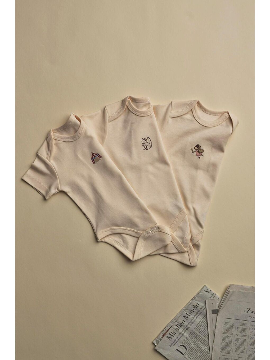 Ekru 3'lü Krem Dreams Serisi Kısa Kollu Çıt Çıtlı Body Zıbın Model 9-1