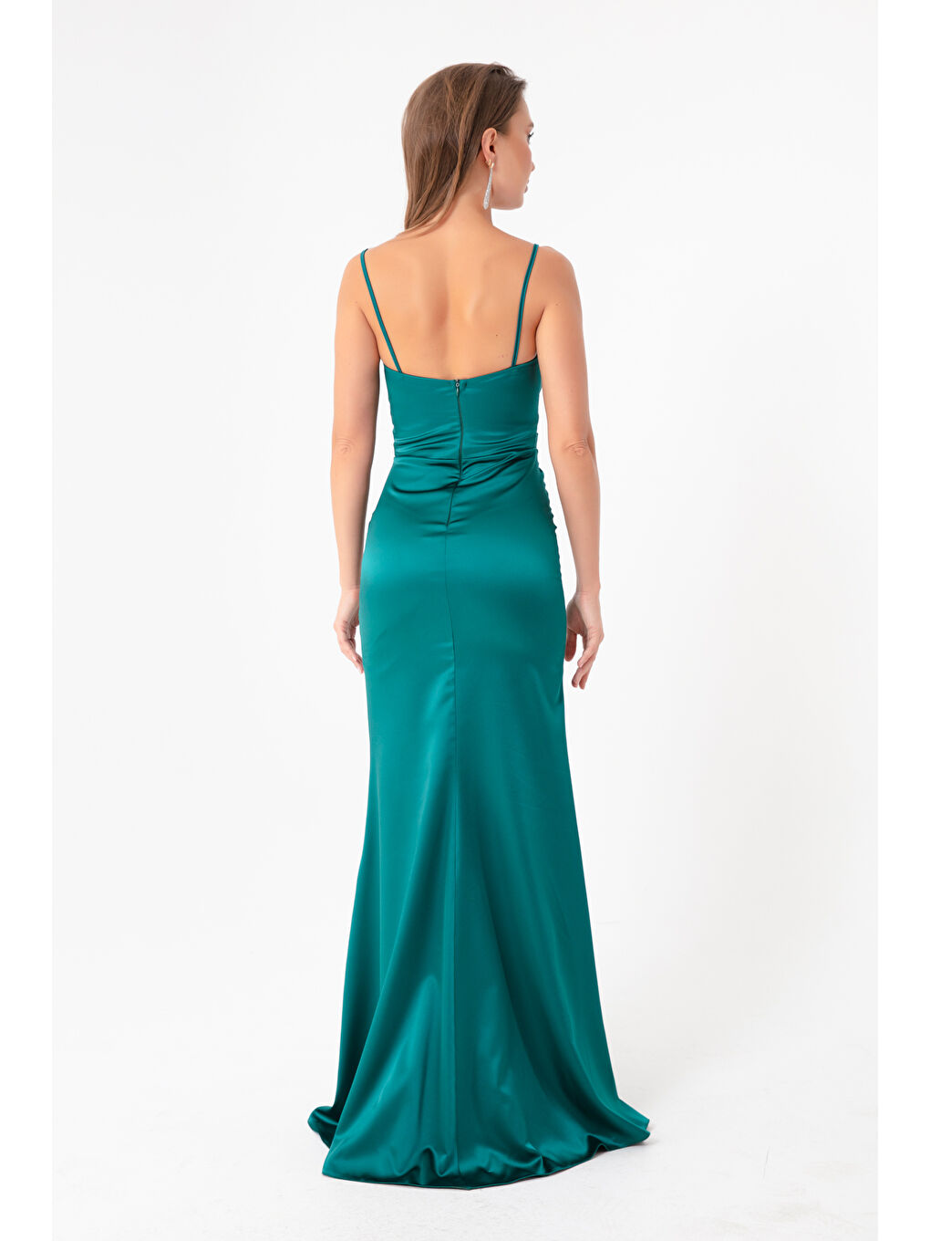 Kadın Yeşil Askılı Yırtmaçlı Uzun Saten Abiye & Mezuniyet Elbisesi-4
