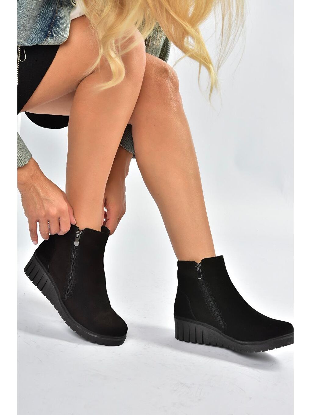 Siyah Kadın Bot V324800402-2