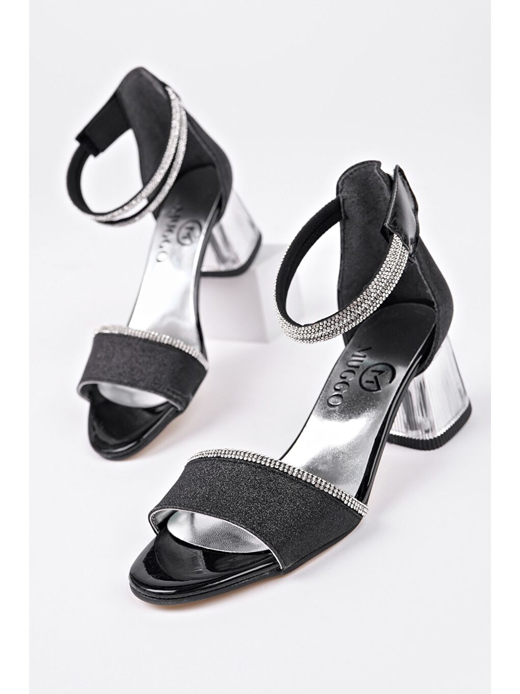 Siyah NOŞA Bilekten Bağlamalı Simli Kız Çocuk Kısa Topuklu Ayakkabı