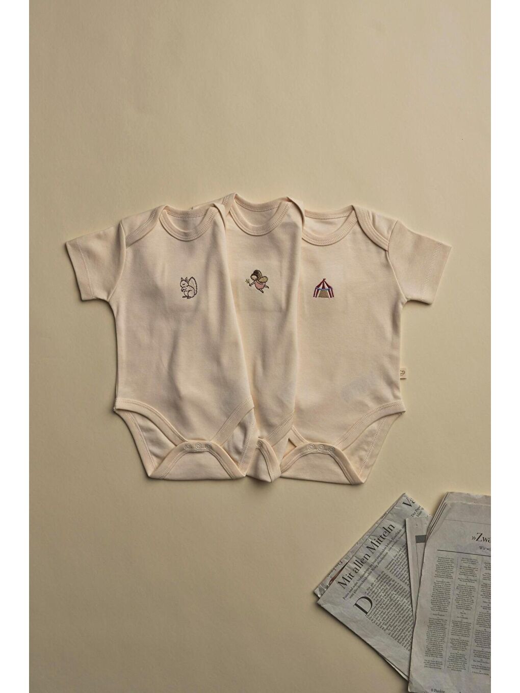 Ekru 3'lü Krem Dreams Serisi Kısa Kollu Çıt Çıtlı Body Zıbın Model 9-4