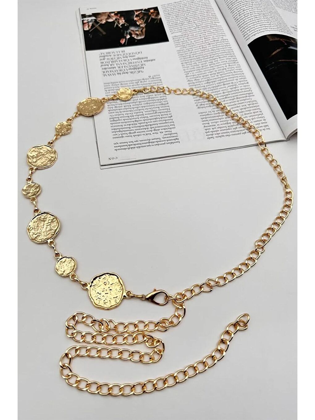 Sarı Yuvarlak Plaka Detaylı Zincir Kemer