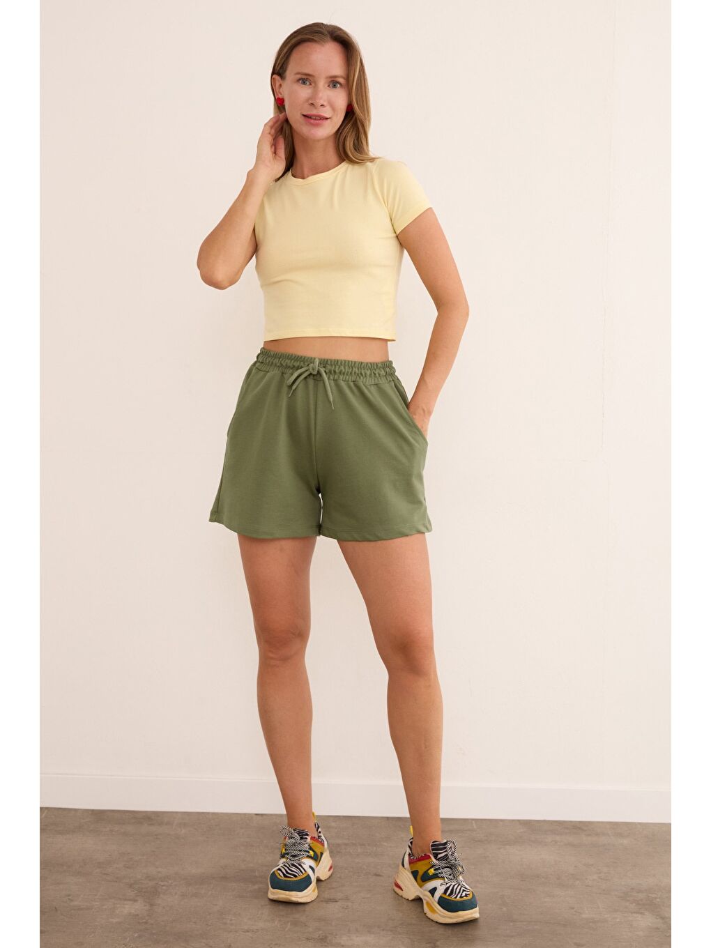 Haki Basic Beli Bağlamalı Cepli Şort-3