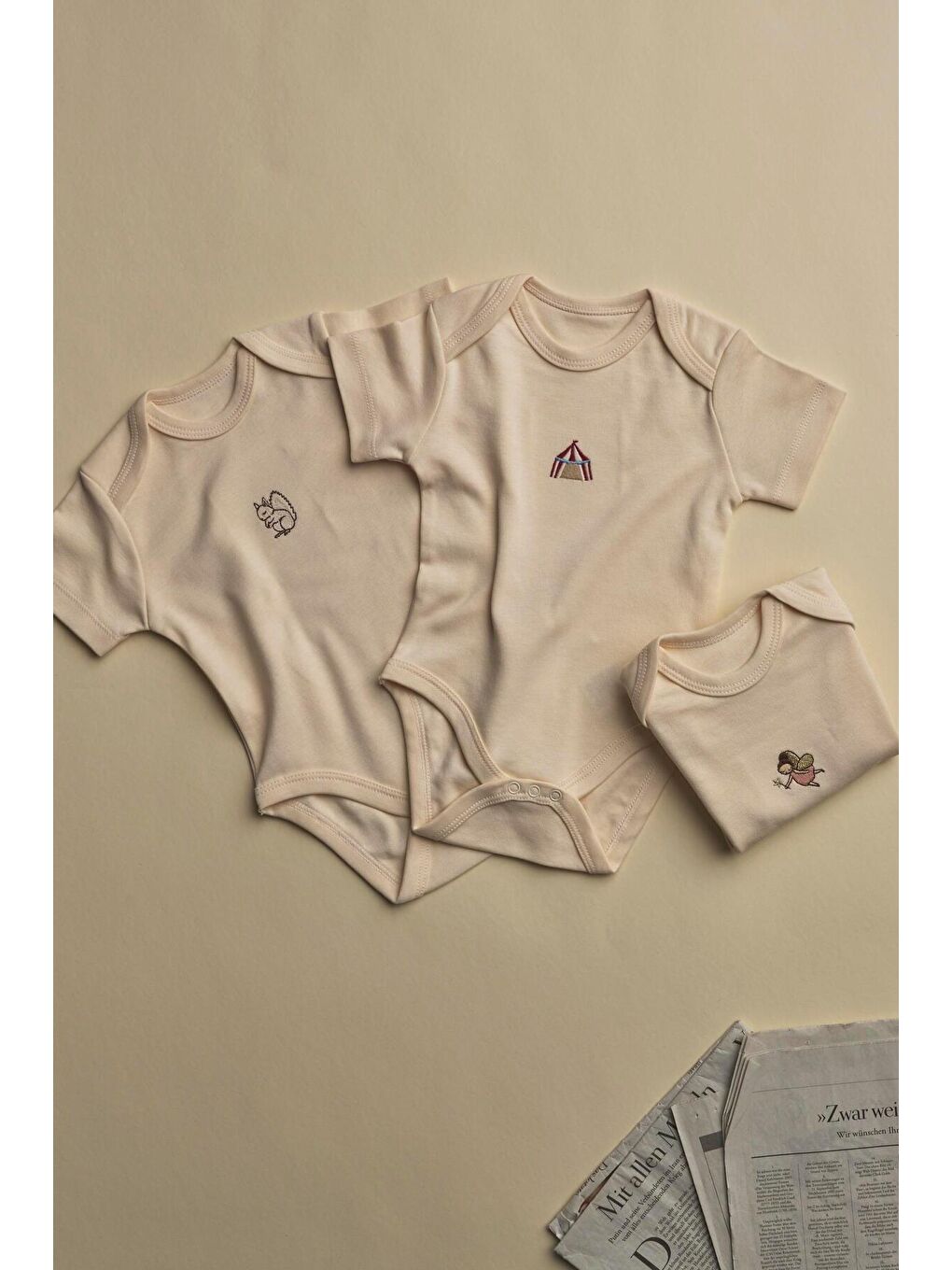 Ekru 3'lü Krem Dreams Serisi Kısa Kollu Çıt Çıtlı Body Zıbın Model 9-6