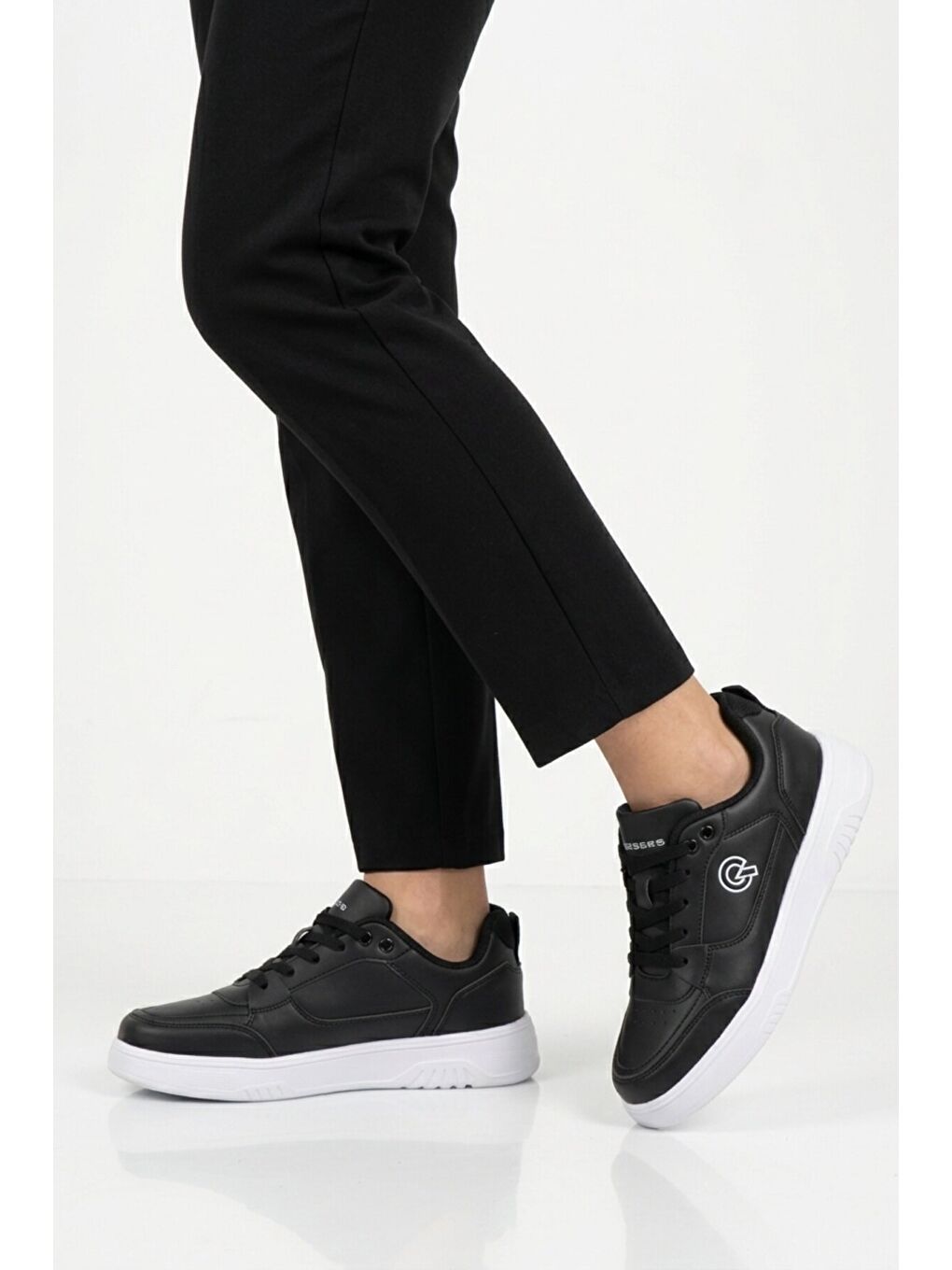 Siyah Beyaz Bağcıklı Hafif Esnek Unisex Günlük Ayakkabı BST-2081 G