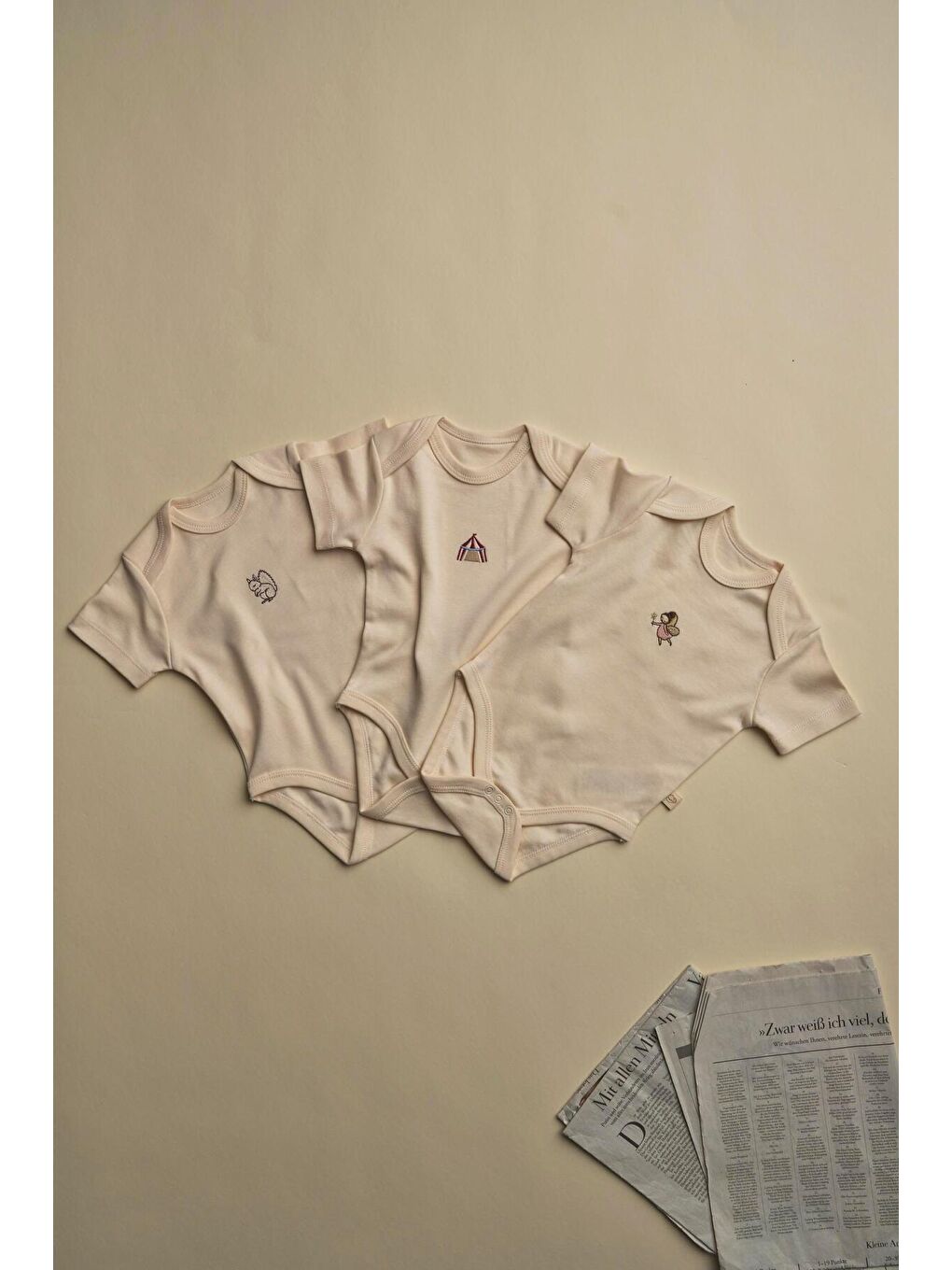 Ekru 3'lü Krem Dreams Serisi Kısa Kollu Çıt Çıtlı Body Zıbın Model 9-7