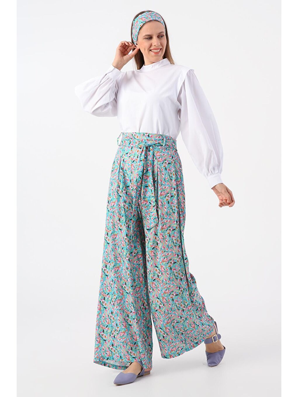 Turkuaz-Pembe Emprime Desenli Bol Paça Çift Pileli Kuşaklı Viskon Pantolon