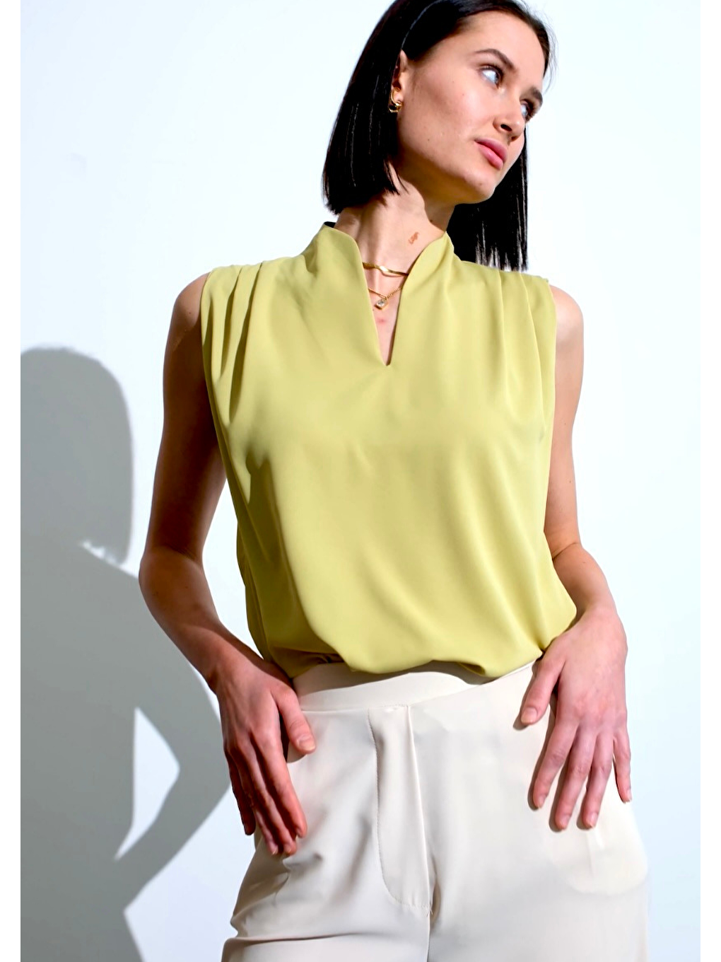 Yeşil İç Göstermeyen Sıfır Kol Önü Pileli Hakim Yaka Gömlek Bluz