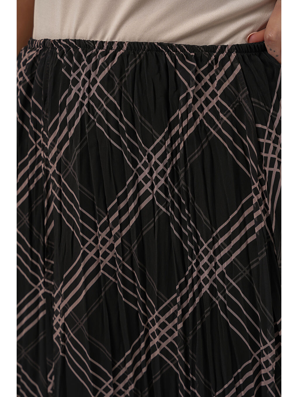 Kadın Asimetrik Kesim Şifon Etek 8056 - Siyah-5