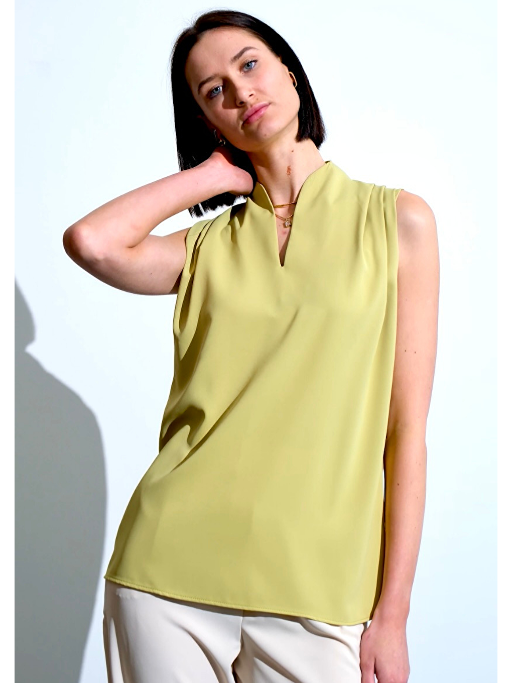 Yeşil İç Göstermeyen Sıfır Kol Önü Pileli Hakim Yaka Gömlek Bluz-2