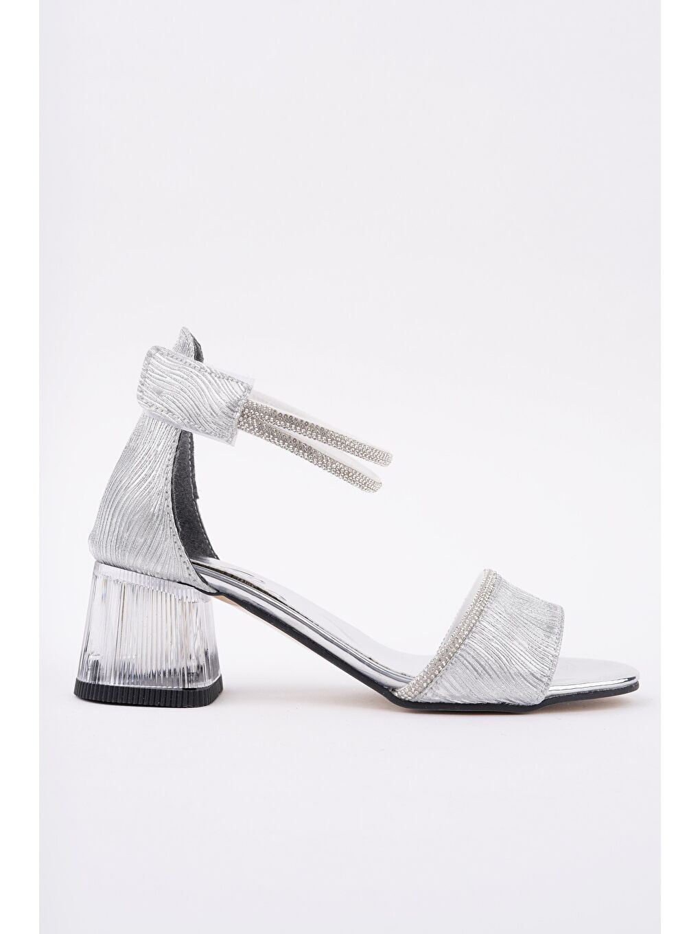 Gri NOŞA Bilekten Bağlamalı Simli Kız Çocuk Kısa Topuklu Ayakkabı