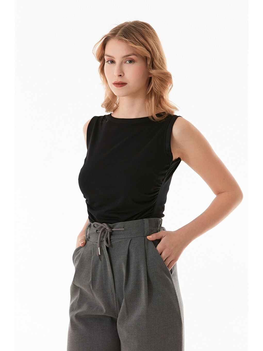 Siyah Yanları Drapeli Geniş Yaka Bluz