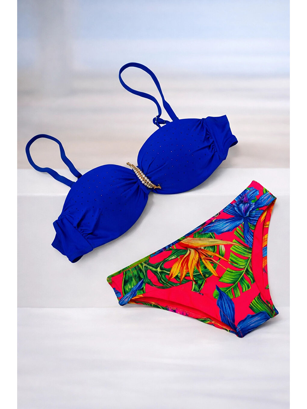 Kadın Saks Mavi Taş İşlemeli Toka Aksesuarlı Astarlı Bikini Takım HZL25S-LC208