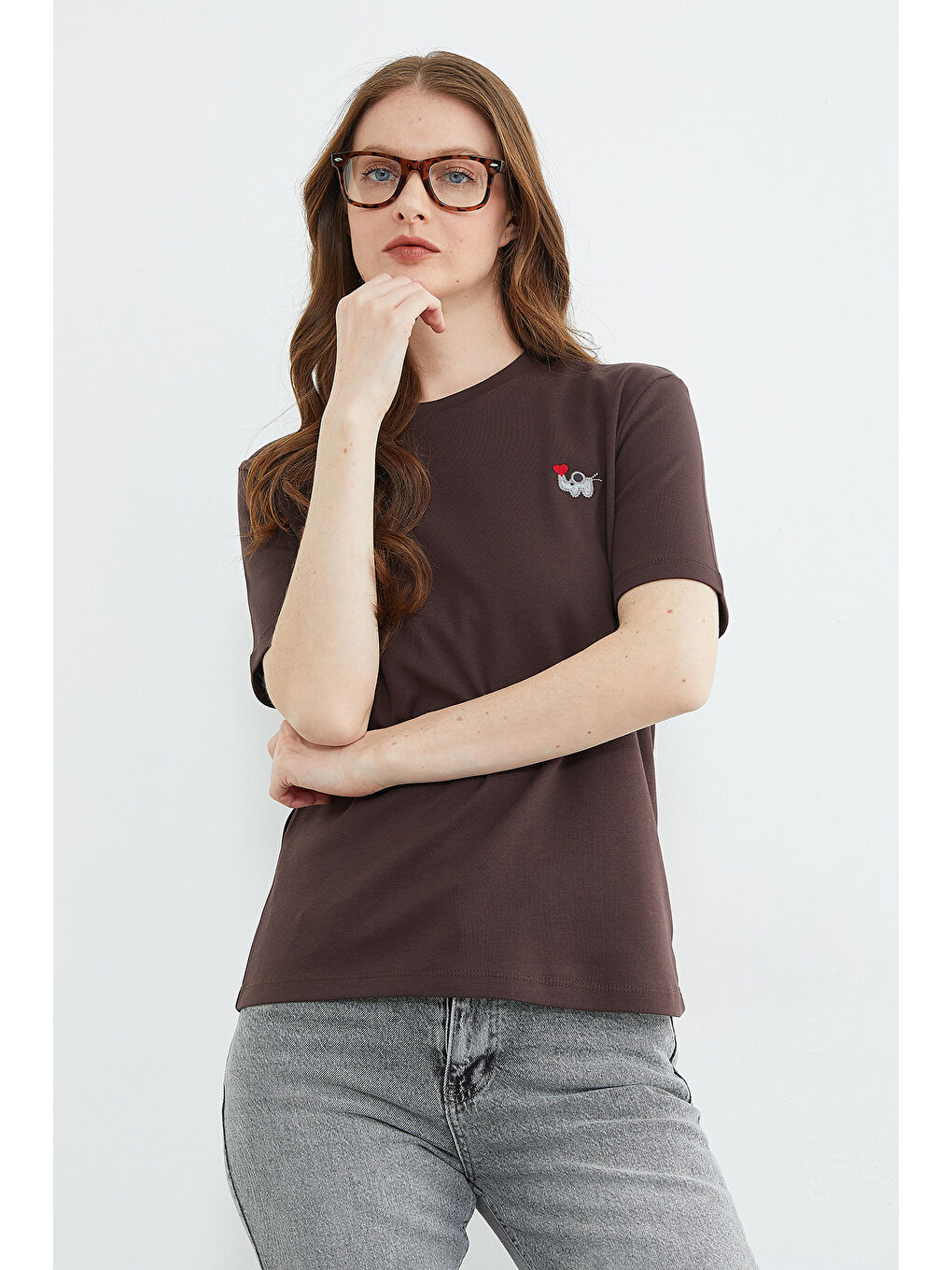 Kahverengi Fil Nakışlı Bisiklet Yaka Tişört-4