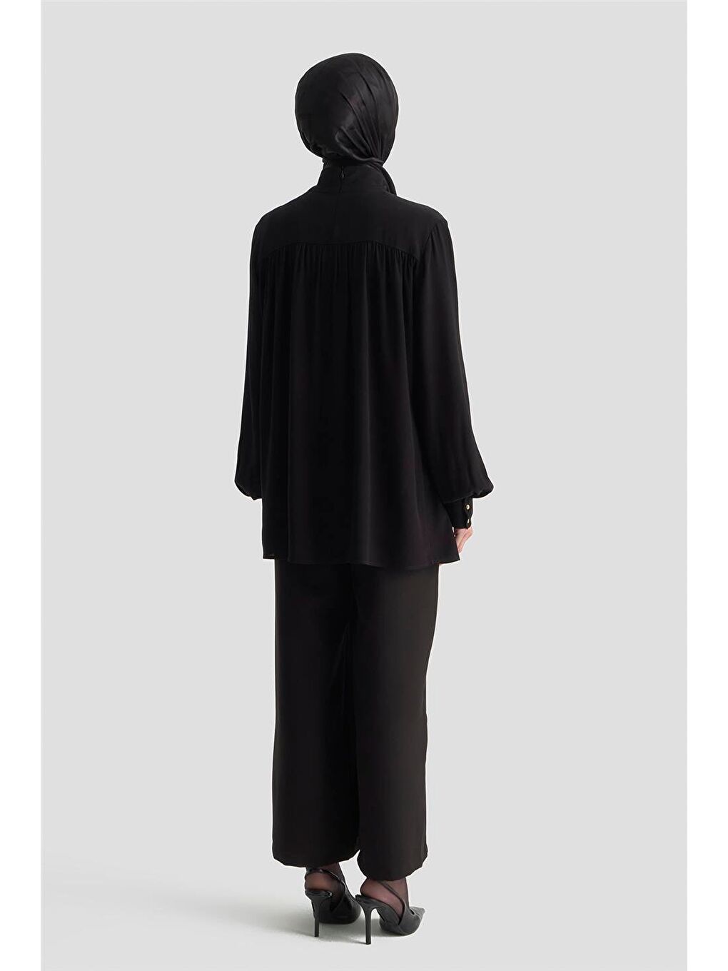 Fularlı Dökümlü Bluz Siyah-3