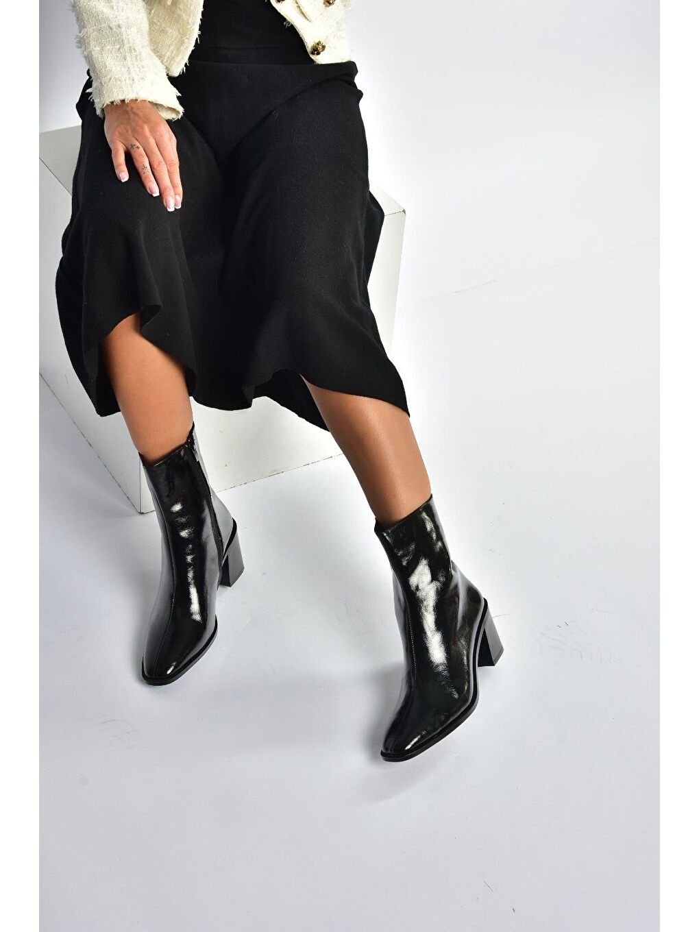 Siyah Kadın Bot V250330309-1