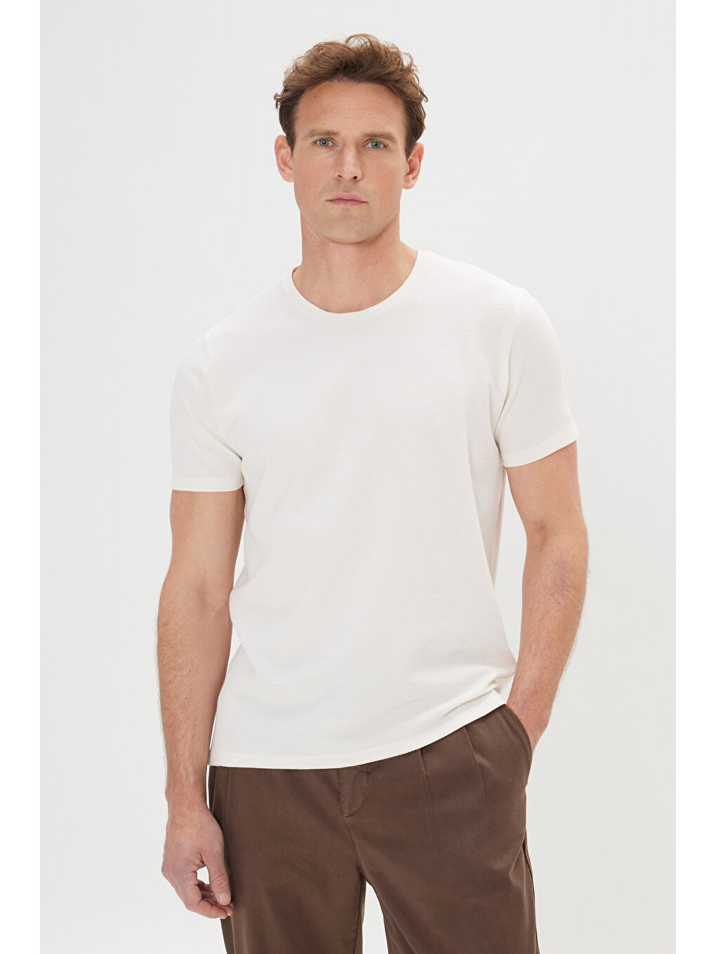 Erkek Ekru Slim Fit Dar Kesim Bisiklet Yaka Kısa Kollu Yumuşak Tuşeli Basic Tişört