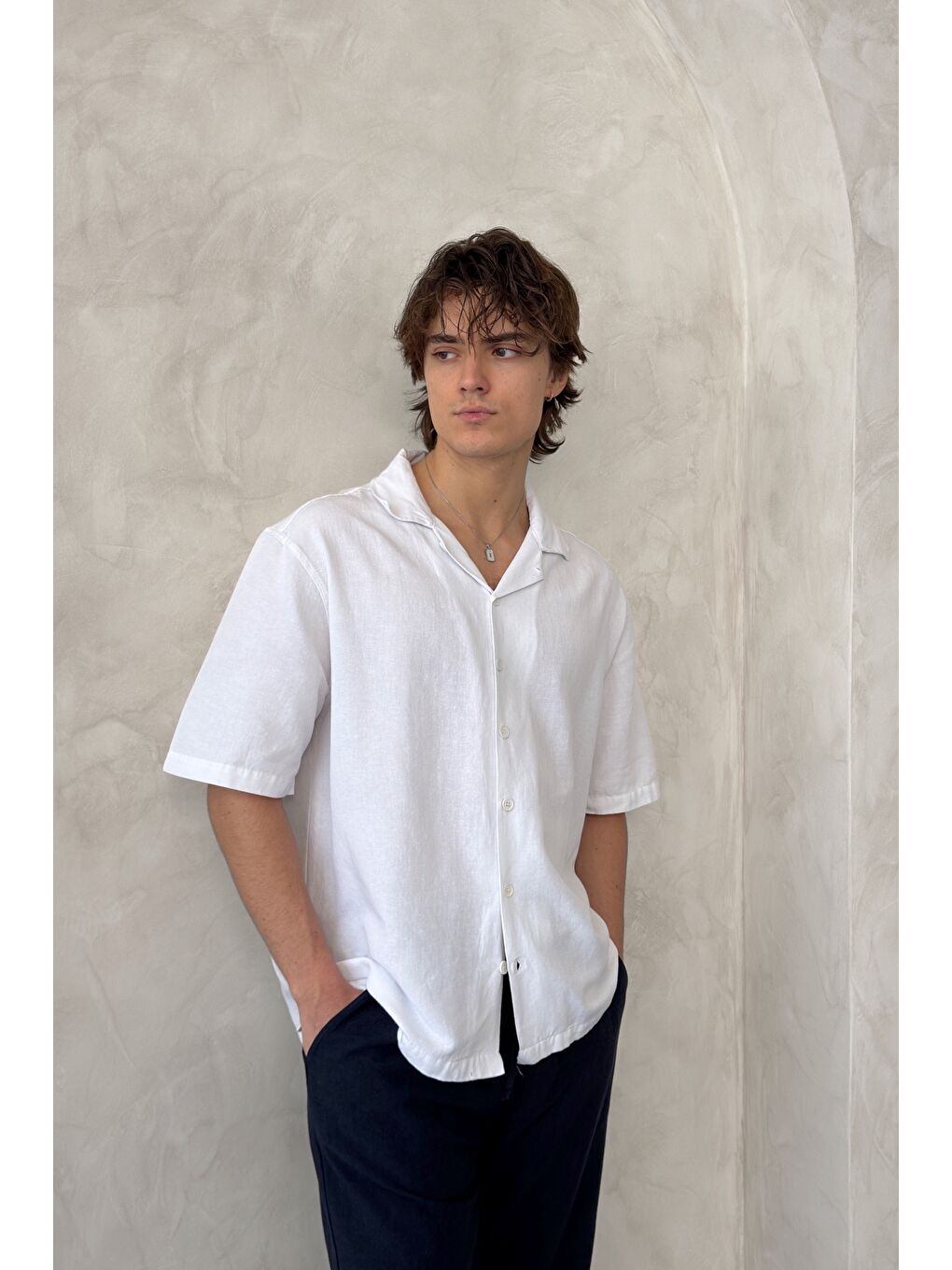 Beyaz Erkek Oversize Apaş Yaka Kısa Kollu Keten Gömlek-3