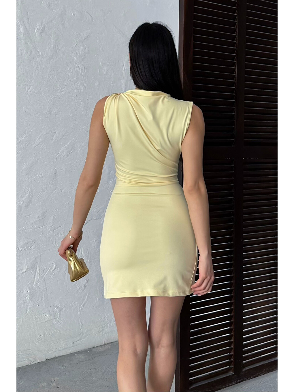 Kadın Sarı Bisiklet Yaka Gold Aksesuar Detay Mini Elbise-4