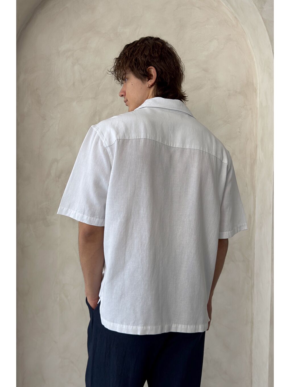 Beyaz Erkek Oversize Apaş Yaka Kısa Kollu Keten Gömlek-5