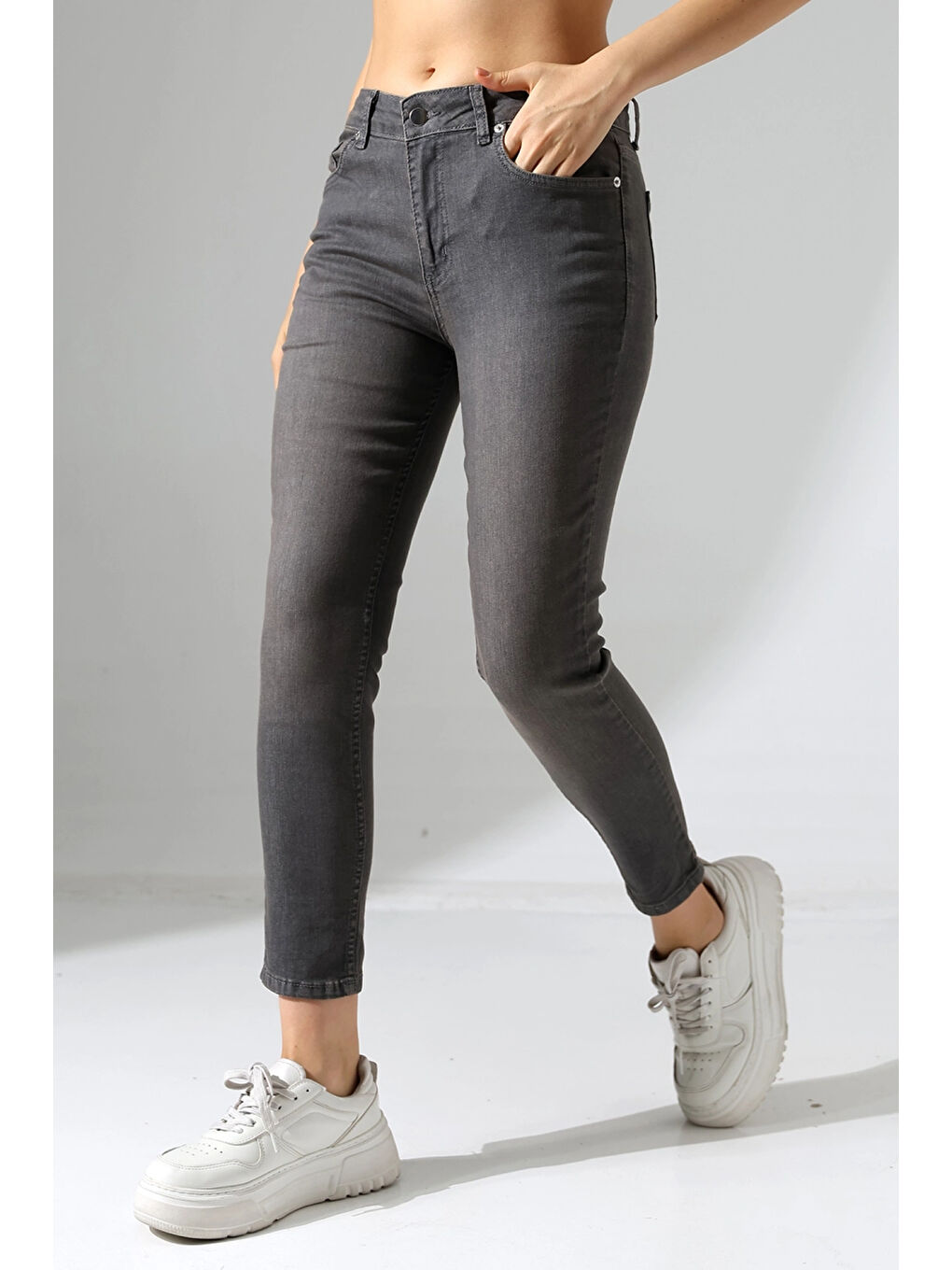 Gri Yüksek Bel Dar Paça Füme Jean Pantolon