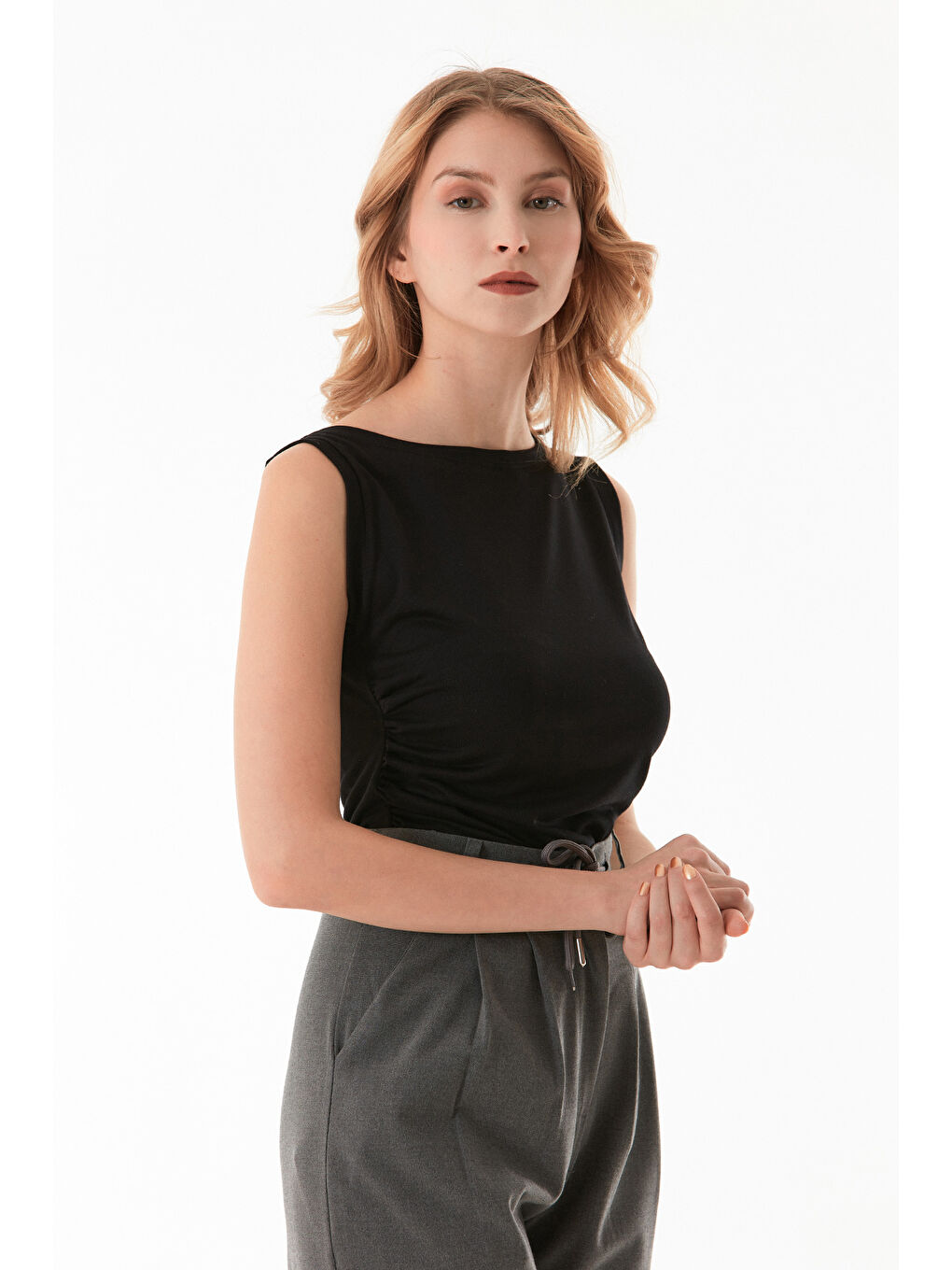 Siyah Yanları Drapeli Geniş Yaka Bluz-4