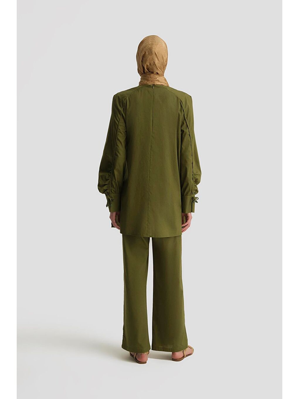 Haki Yanı Yırtmaçlı Pamuk Takım 25Y6020 Yeşil-4