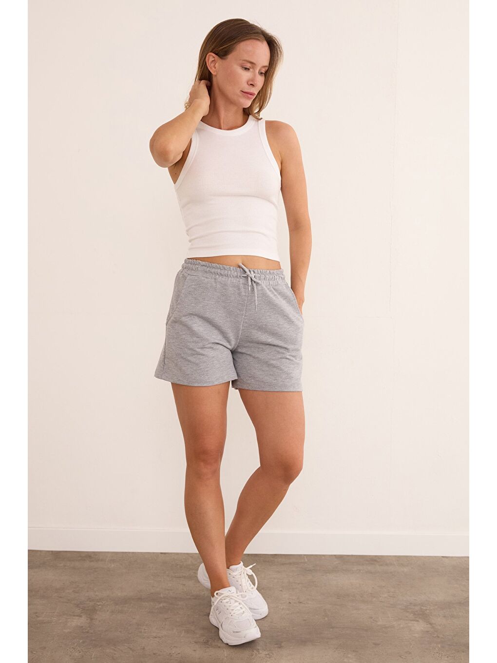Gri Basic Beli Bağlamalı Cepli Şort-2