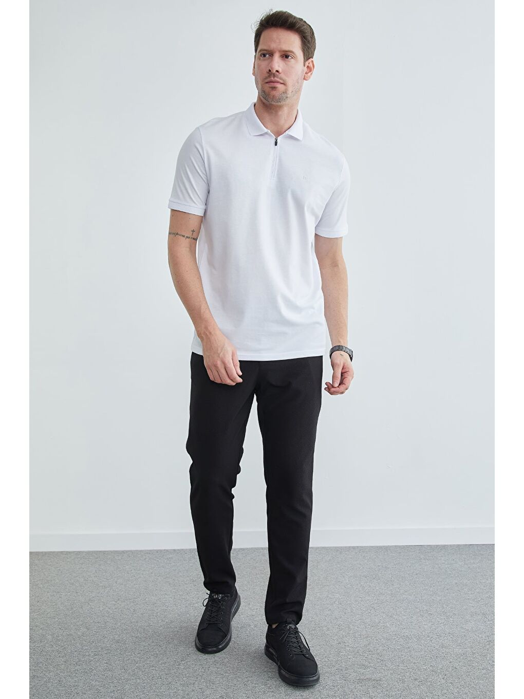 Beyaz Yarım Fermuarlı Polo Yaka Tişört-3