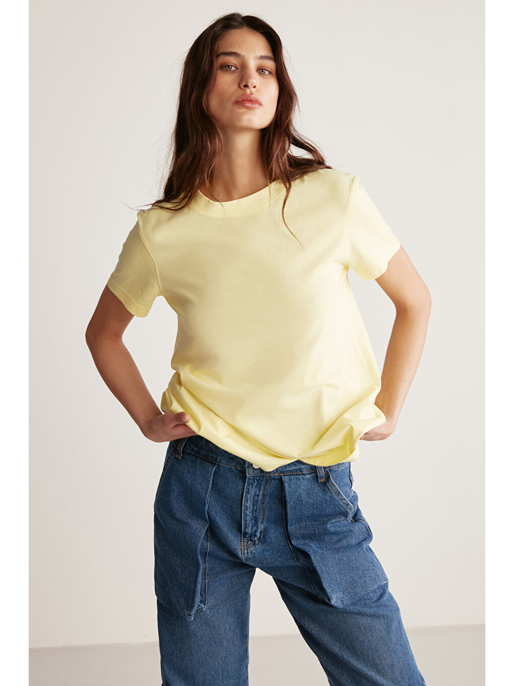 Sarı Samantha Kadın %100 Organik Pamuklu Comfort Fit Arkası Uzun Basic Örme AÇIK SARI T-Shirt-1