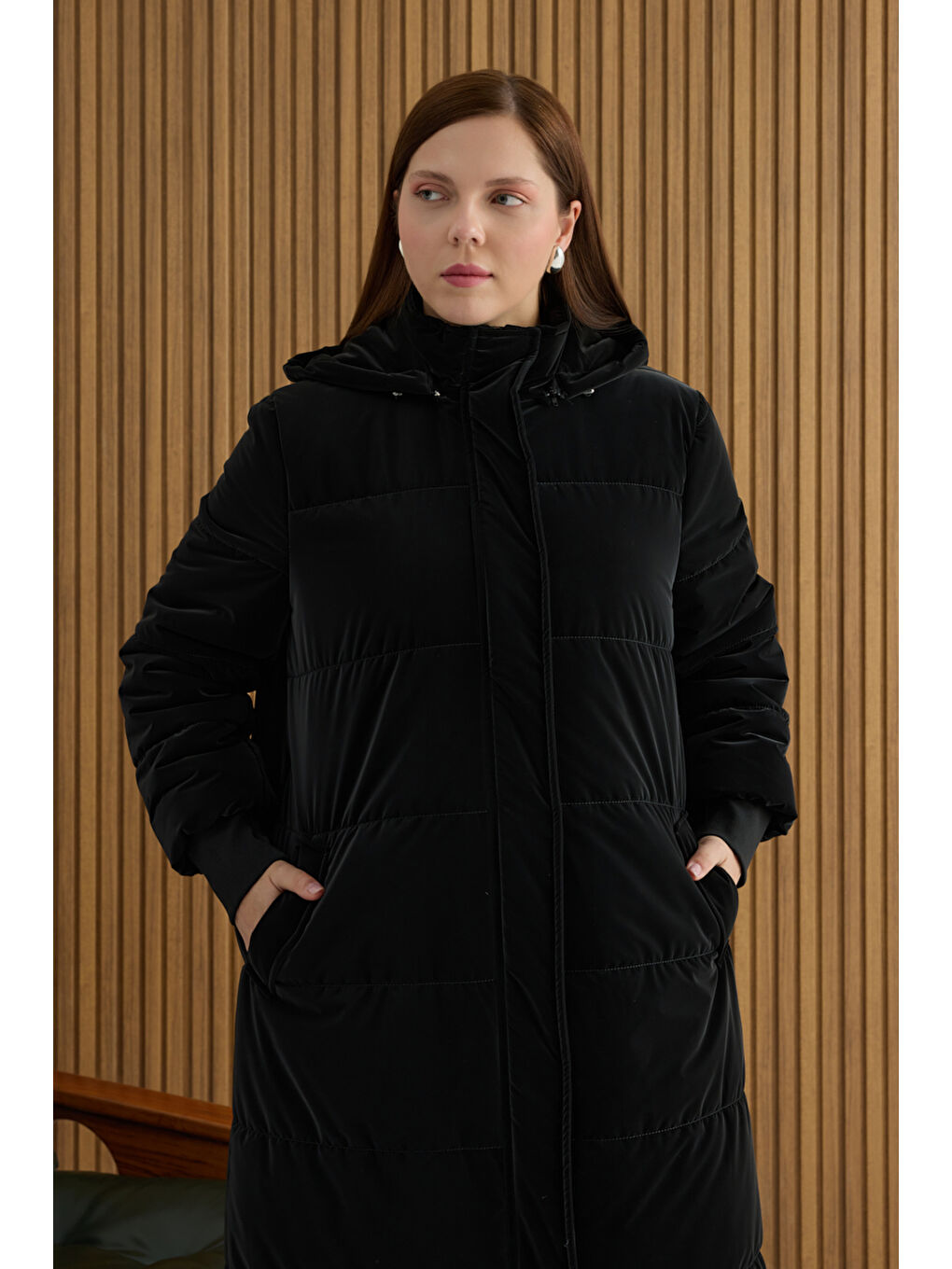 Siyah Seyyar Kapüşonlu Kapitone Mont-1