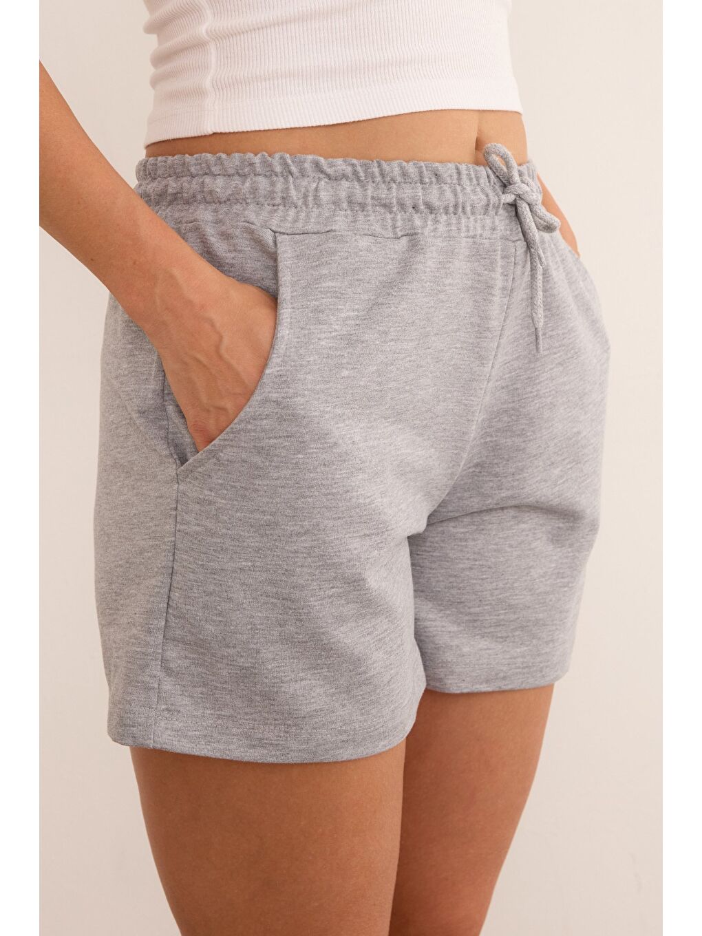 Gri Basic Beli Bağlamalı Cepli Şort-4