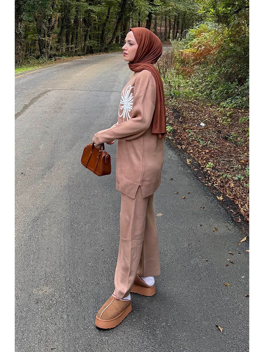 Kahverengi Çiçek Detaylı Triko Takım Camel-1