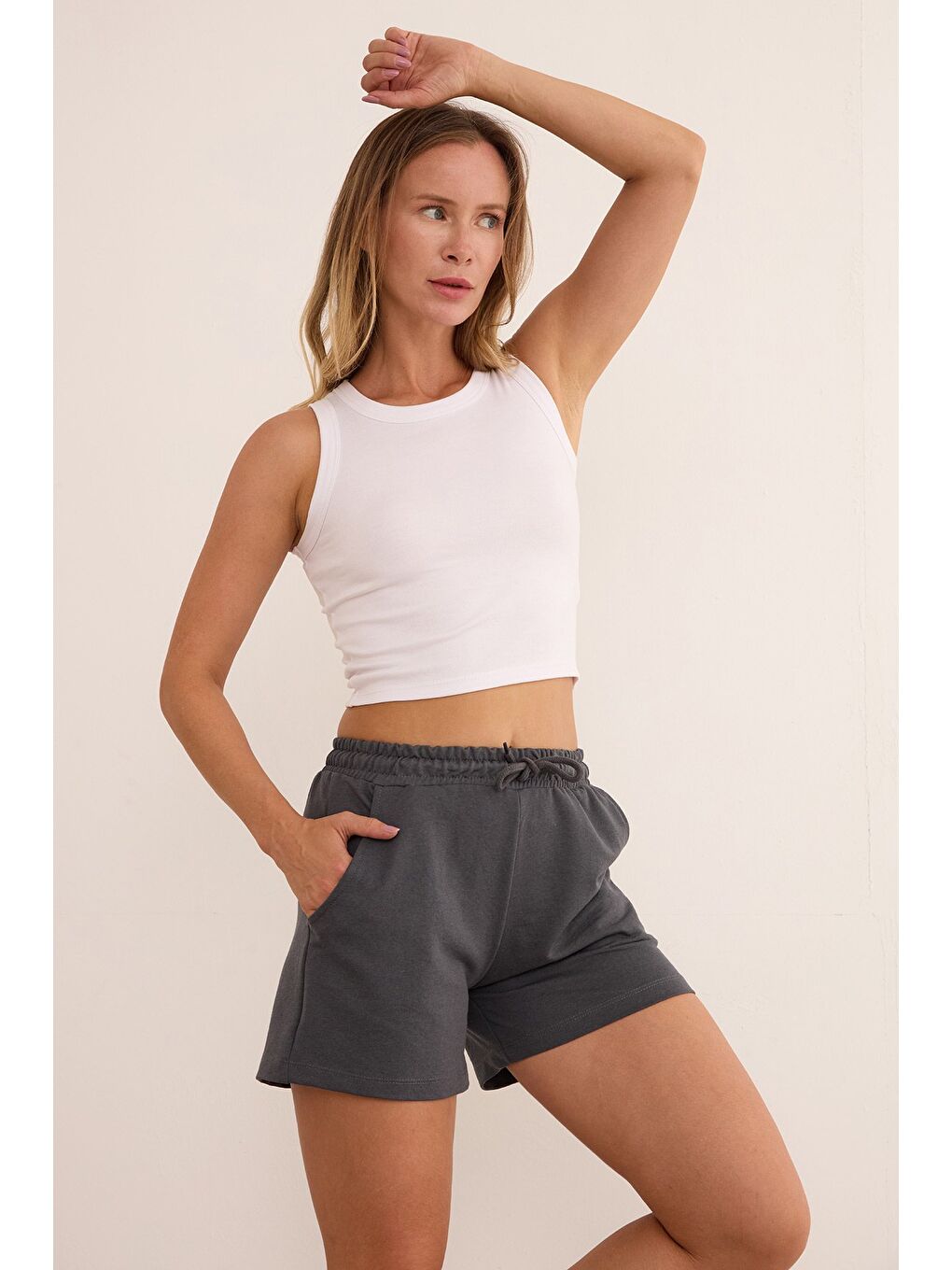 Gri Basic Beli Bağlamalı Cepli Şort
