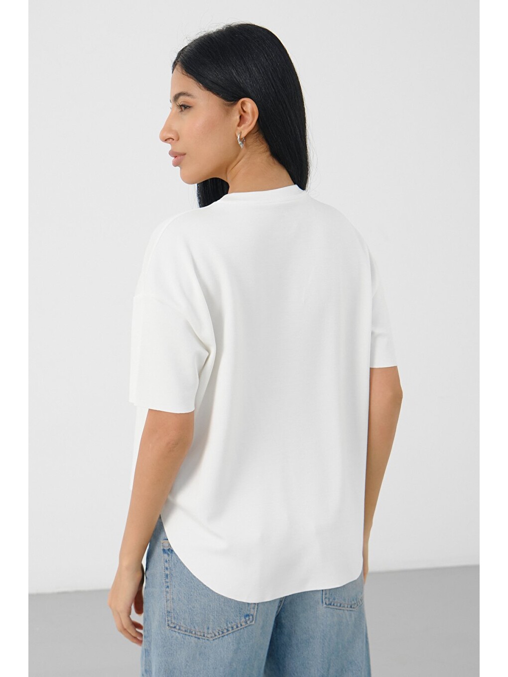 Ekru Kadın Oversize Boxy T-Shirt Bisiklet Yaka Rahat Kalıp Tişört-5