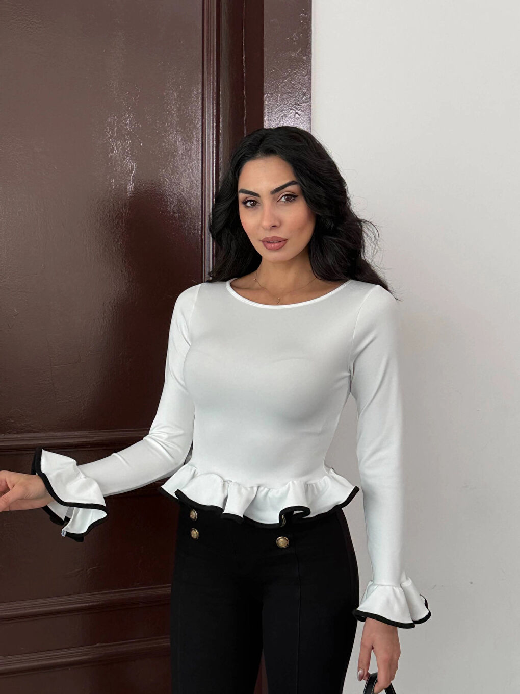 Kadın Beyaz Uzun Kollu Volanlı ve Biyeli Dalgıç Kumaş Bluz HZL25W-FRY123651