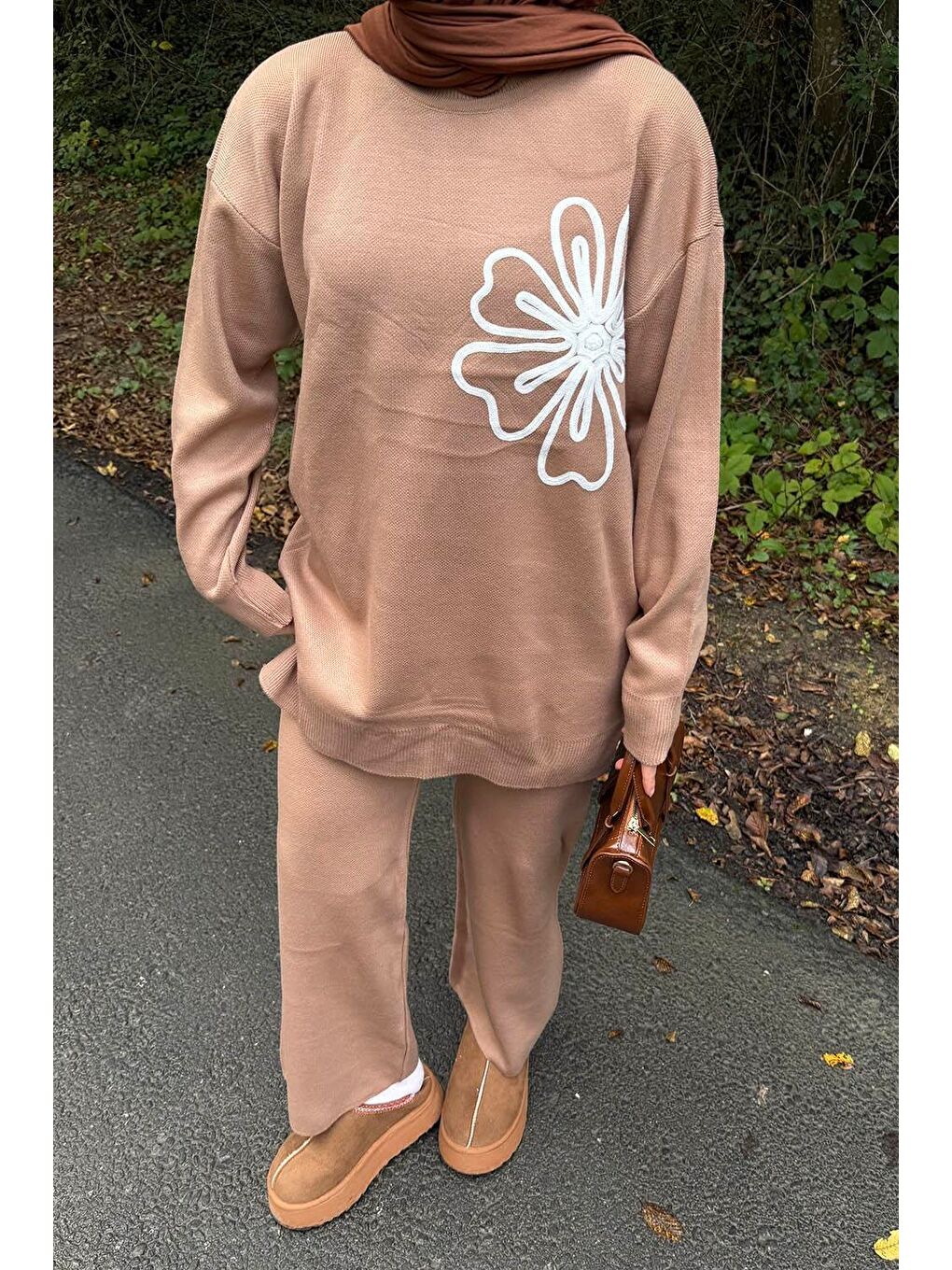 Kahverengi Çiçek Detaylı Triko Takım Camel-2