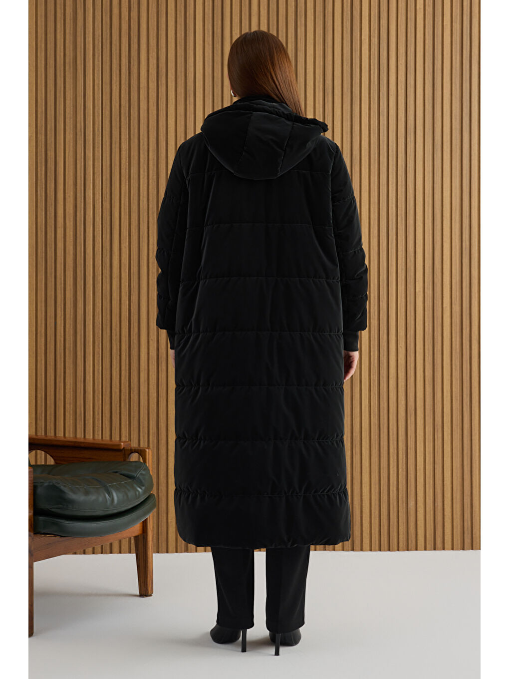 Siyah Seyyar Kapüşonlu Kapitone Mont-5