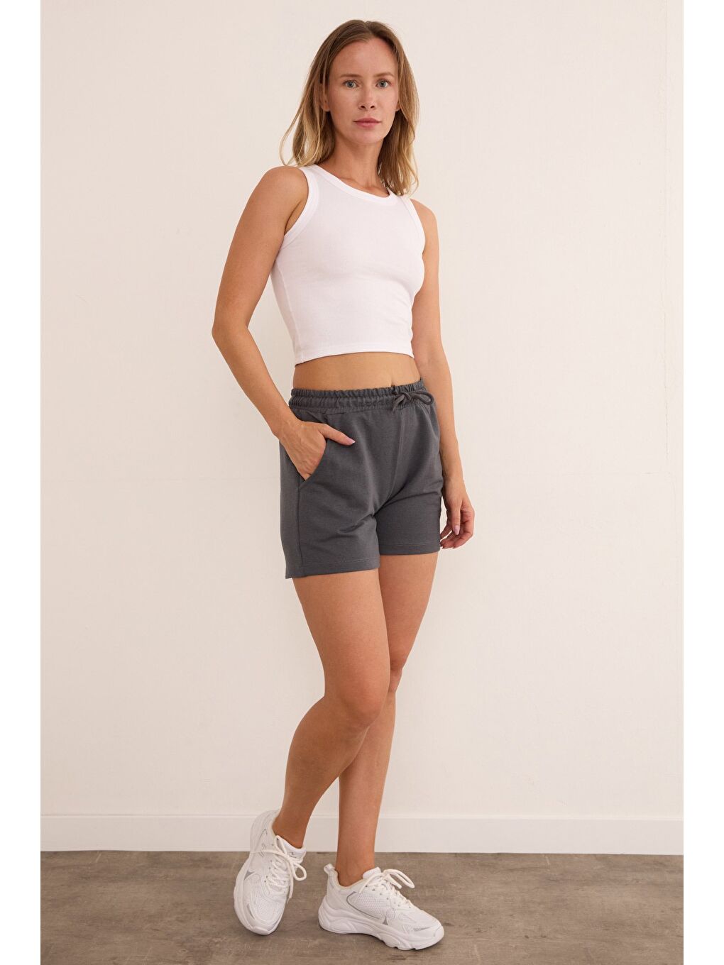 Gri Basic Beli Bağlamalı Cepli Şort-2
