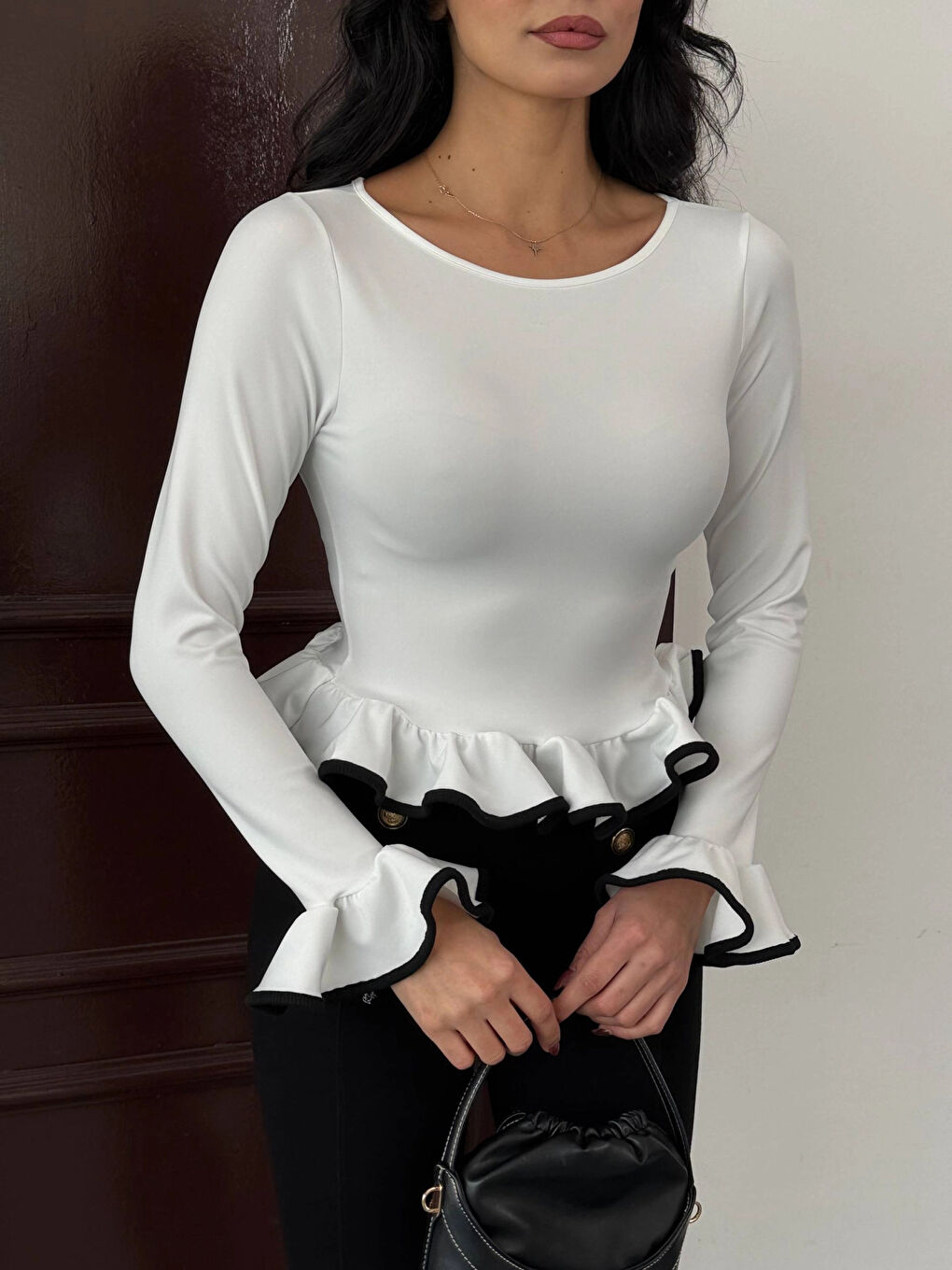 Kadın Beyaz Uzun Kollu Volanlı ve Biyeli Dalgıç Kumaş Bluz HZL25W-FRY123651-3
