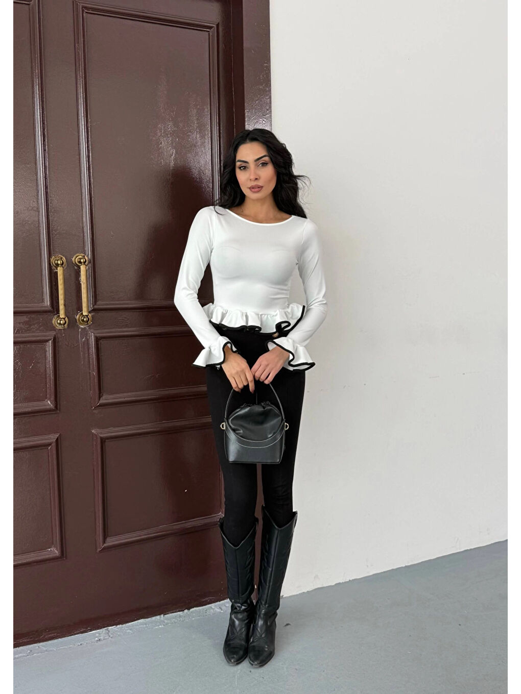 Kadın Beyaz Uzun Kollu Volanlı ve Biyeli Dalgıç Kumaş Bluz HZL25W-FRY123651-4