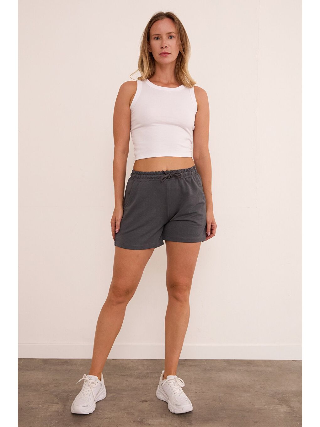Gri Basic Beli Bağlamalı Cepli Şort-3