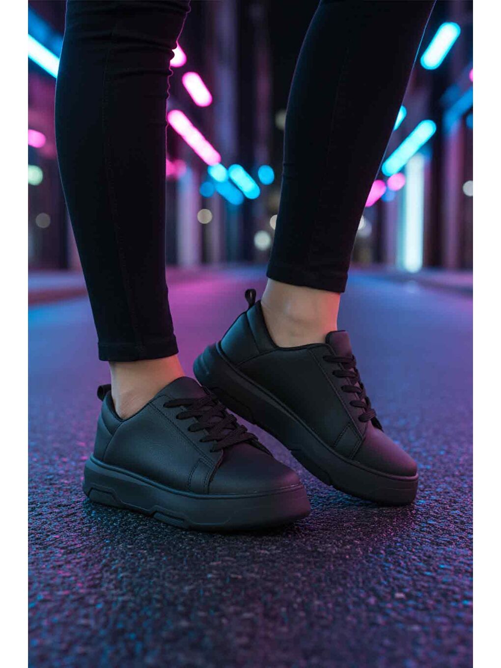 Siyah Kalın Taban Bağcıklı Kadın Spor Ayakkabı Termo DV-03 Z-2