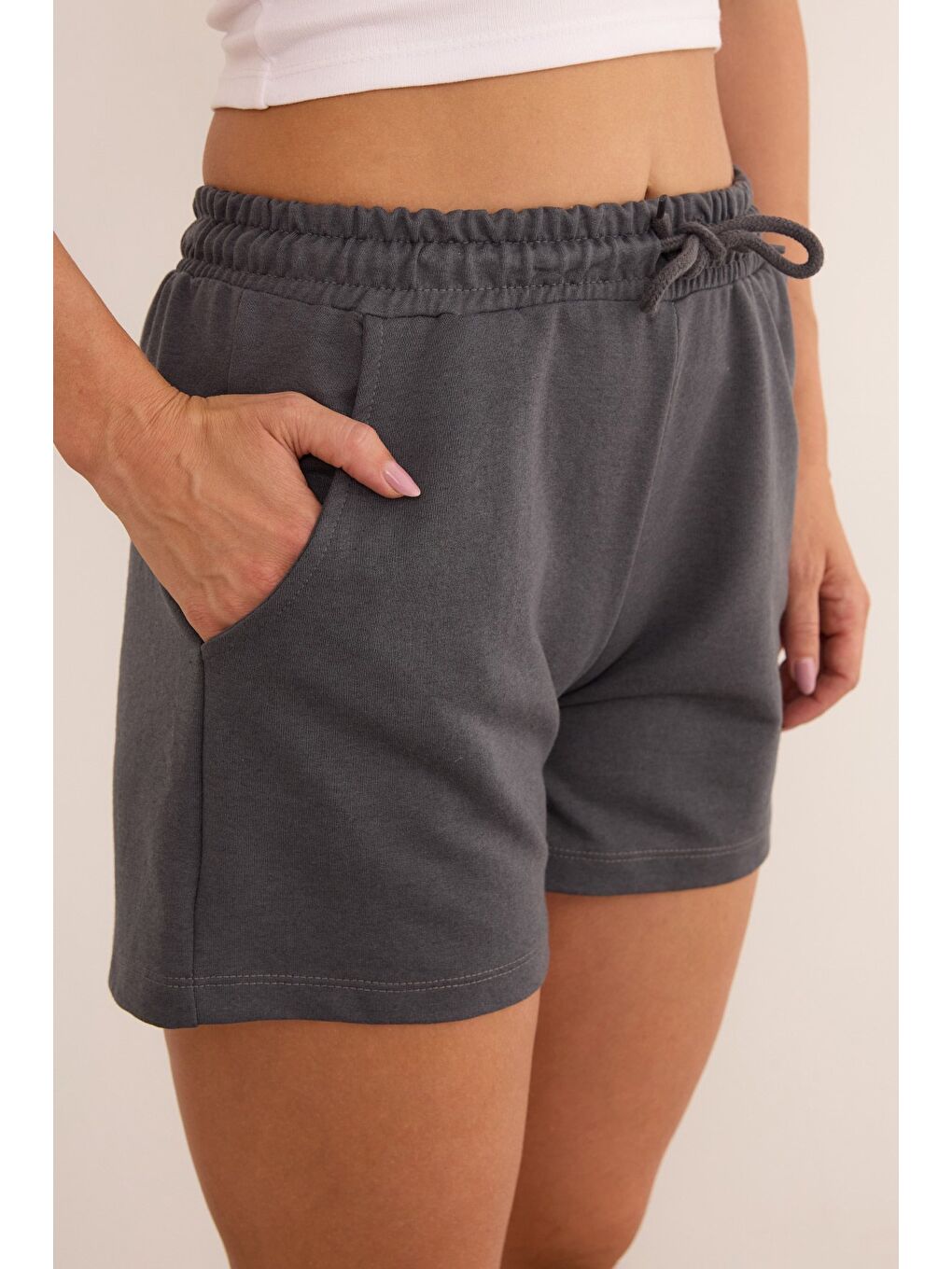 Gri Basic Beli Bağlamalı Cepli Şort-4