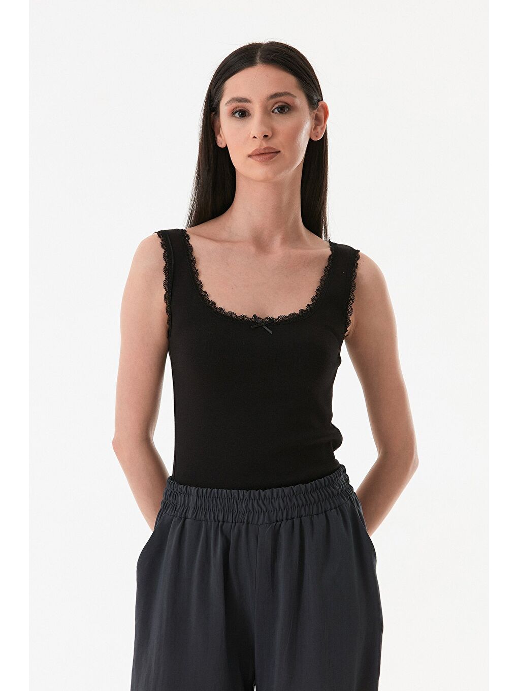 Siyah Basic Dantelli Askılı Body