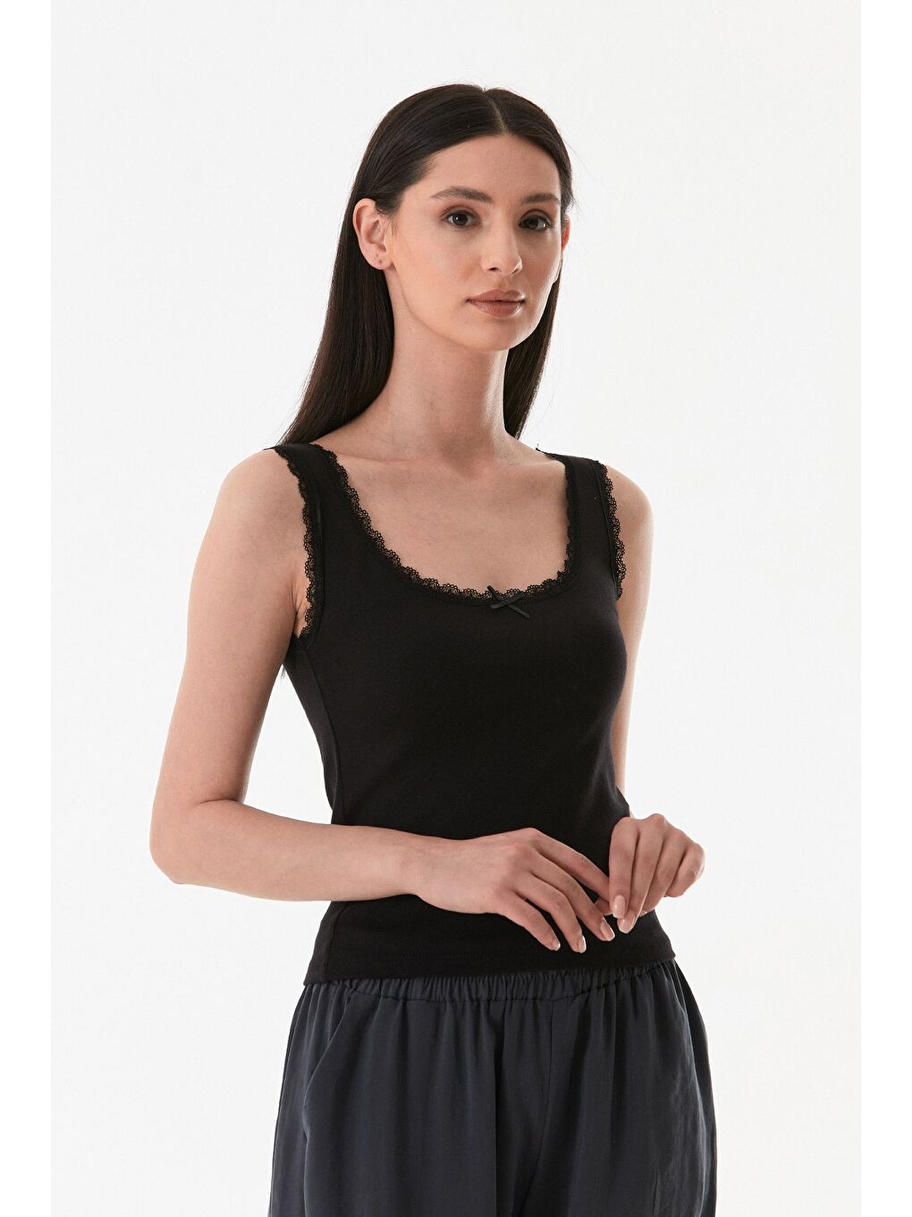 Siyah Basic Dantelli Askılı Body-2